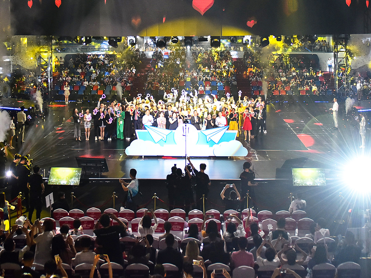 年會(huì)活動(dòng)現(xiàn)場(chǎng)