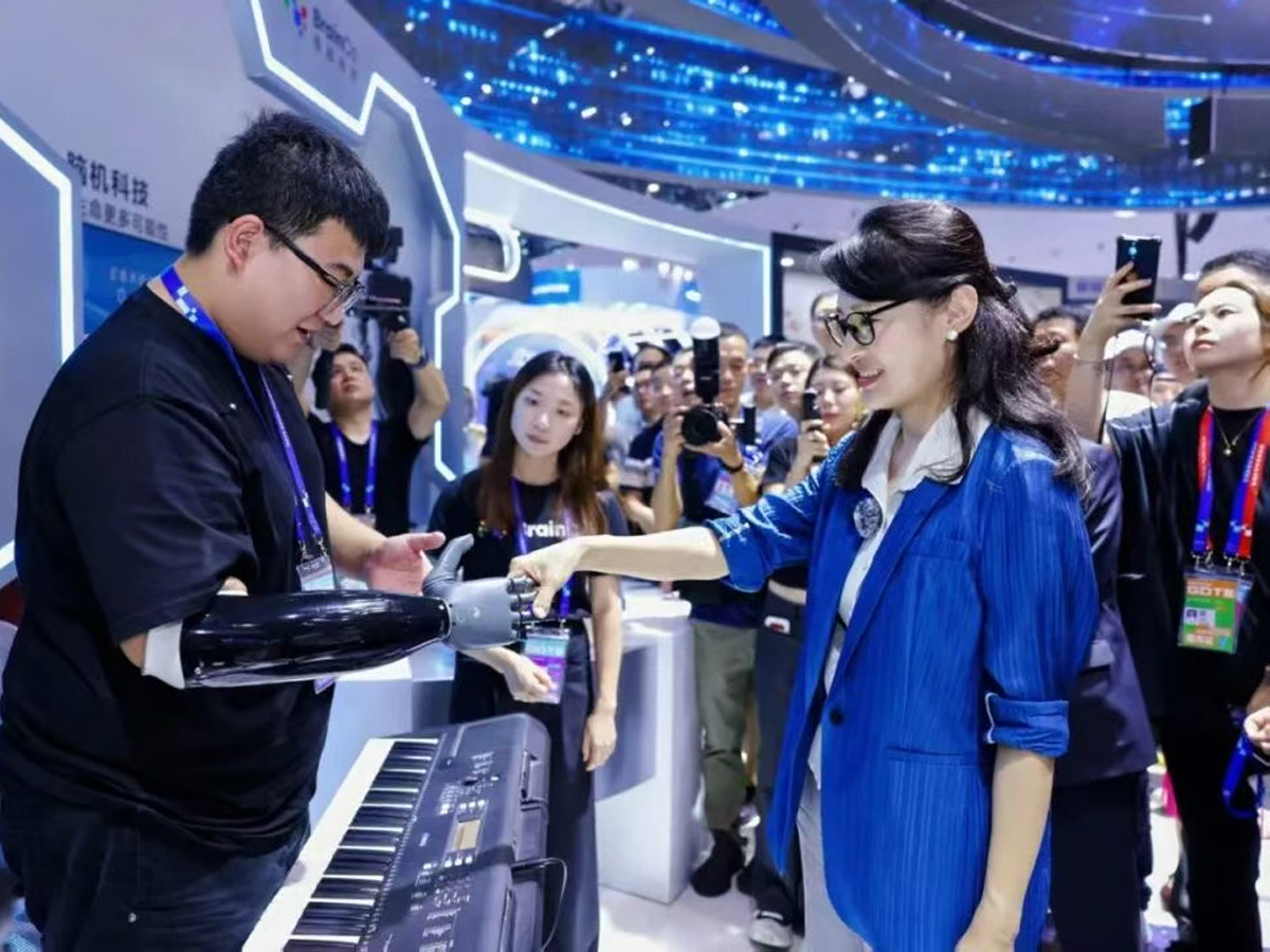 �X�C�Ƽ��a(ch��n)Ʒչ�^(q��)